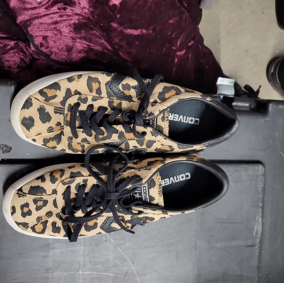 Converse - Picture 2 of 3